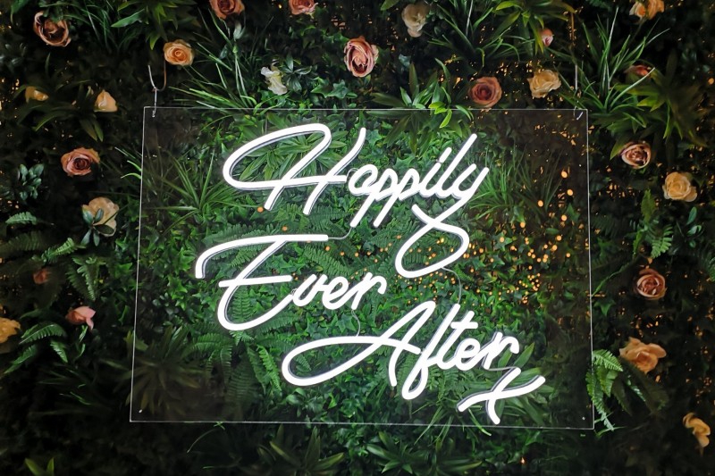 Happy Ever After X Neon Skilt