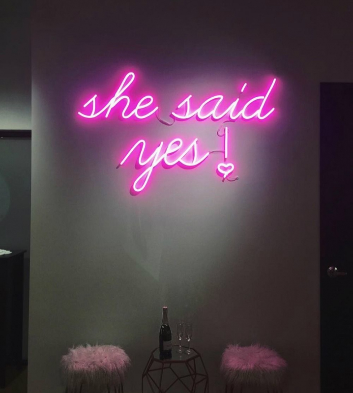 SHE SAID YES Neon Skilt