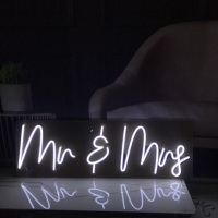 Mr and Mrs Neon Skilt